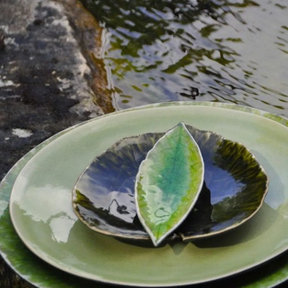 Assiette en grés "Alchemille" - Vert sombre