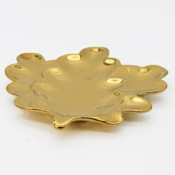 Assiette en grés doré