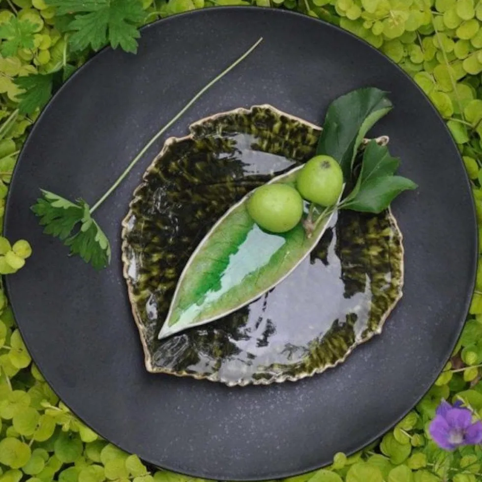 Assiette en grés "Hortensia" - Vert sombre