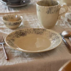 Assiette en grès