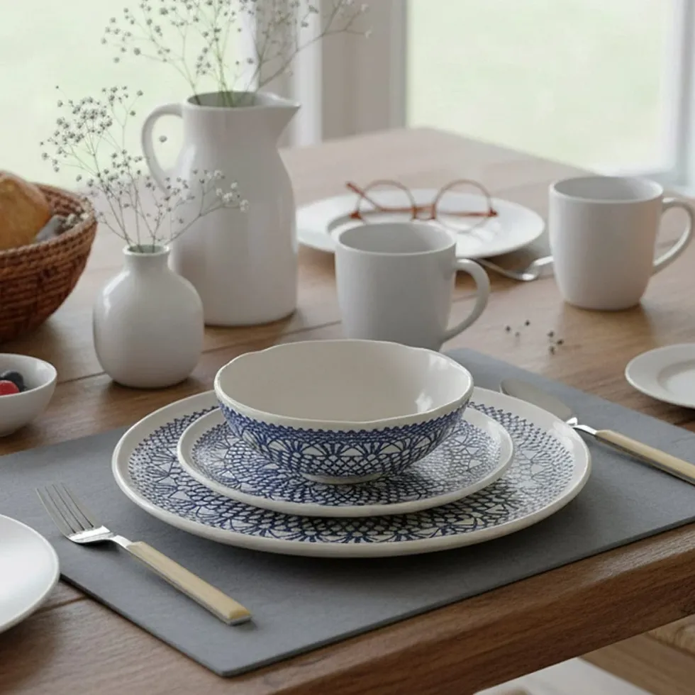 Assiette "Renda" bleue - 27cm