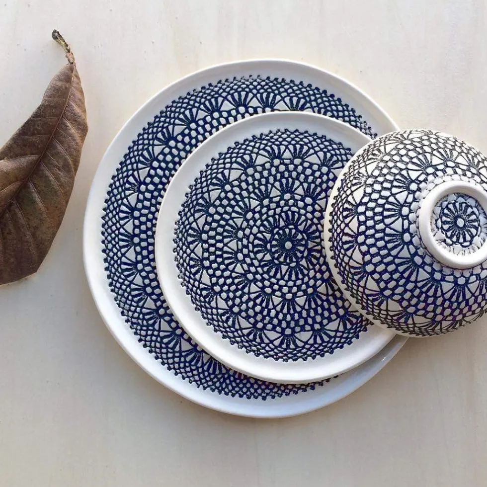 Assiette "Renda" bleue - 27cm