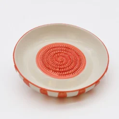 Assiette à râper rayée