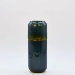 Bouteille et gobelet en grès 
