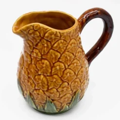 Carafe en céramique en forme d'ananas