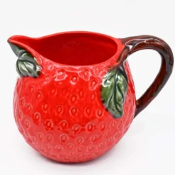 Carafe en céramique en forme de fraise