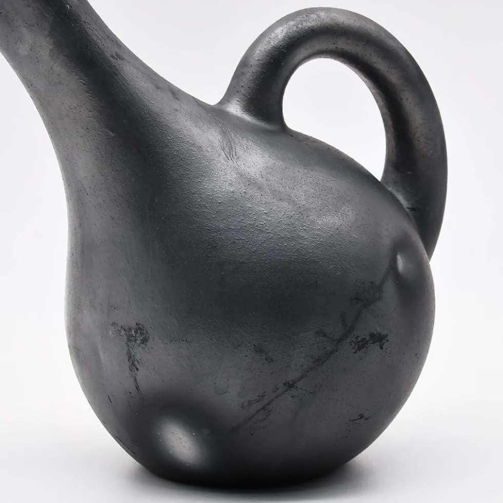Carafe en terre cuite noire de Bisalhães - 23cm