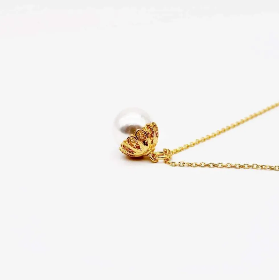 Collier de perle et filigrane d'argent doré