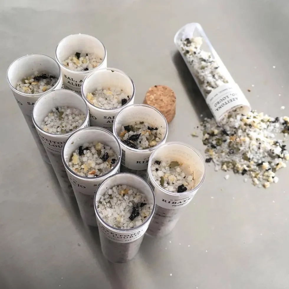Fleur de sel aux olives, à l'ail et laurier