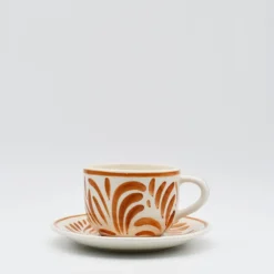 Grande tasse et sous-tasse en céramique