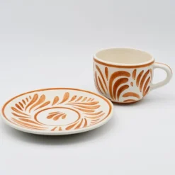Grande tasse et sous-tasse en céramique