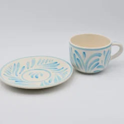 Grande tasse et sous-tasse en céramique