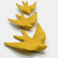 Hirondelle en céramique - Jaune moutarde