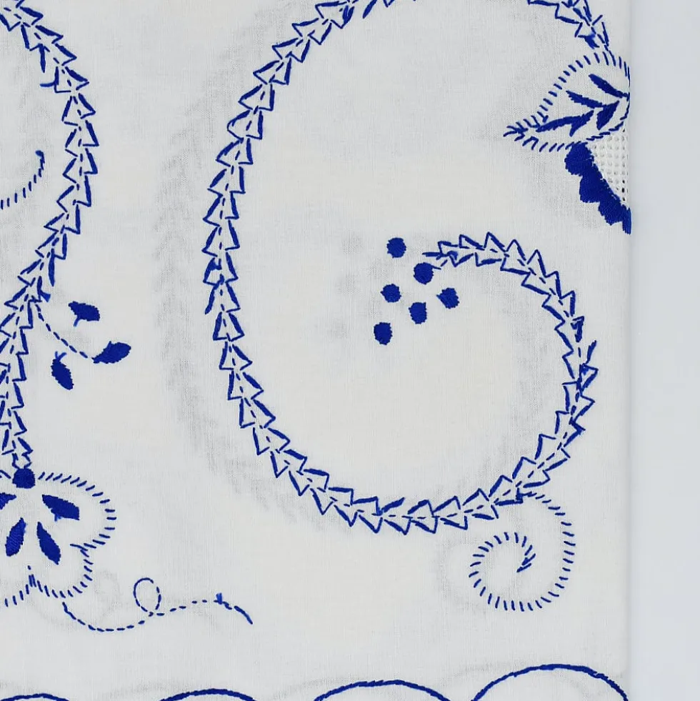 Nappe en coton brodée et ses serviettes