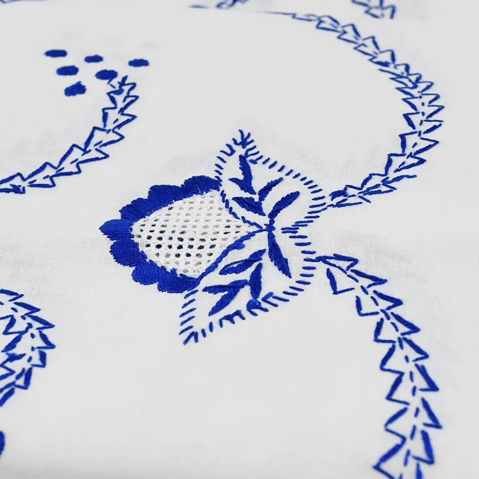 Nappe en coton brodée et ses serviettes
