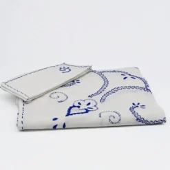 Nappe en coton brodée et ses serviettes