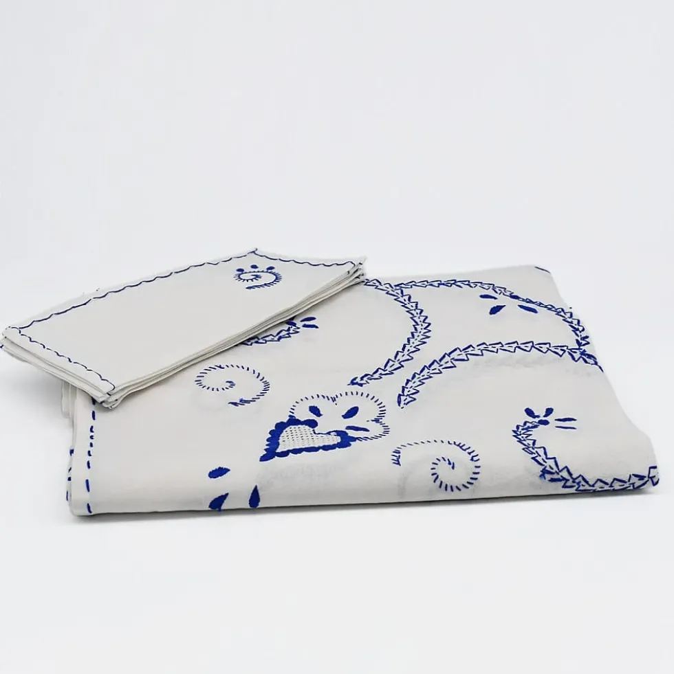 Nappe en coton brodée et ses serviettes
