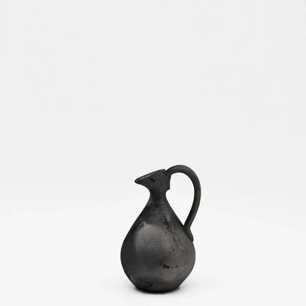 Petite carafe en terre cuite noire de Bisalhães