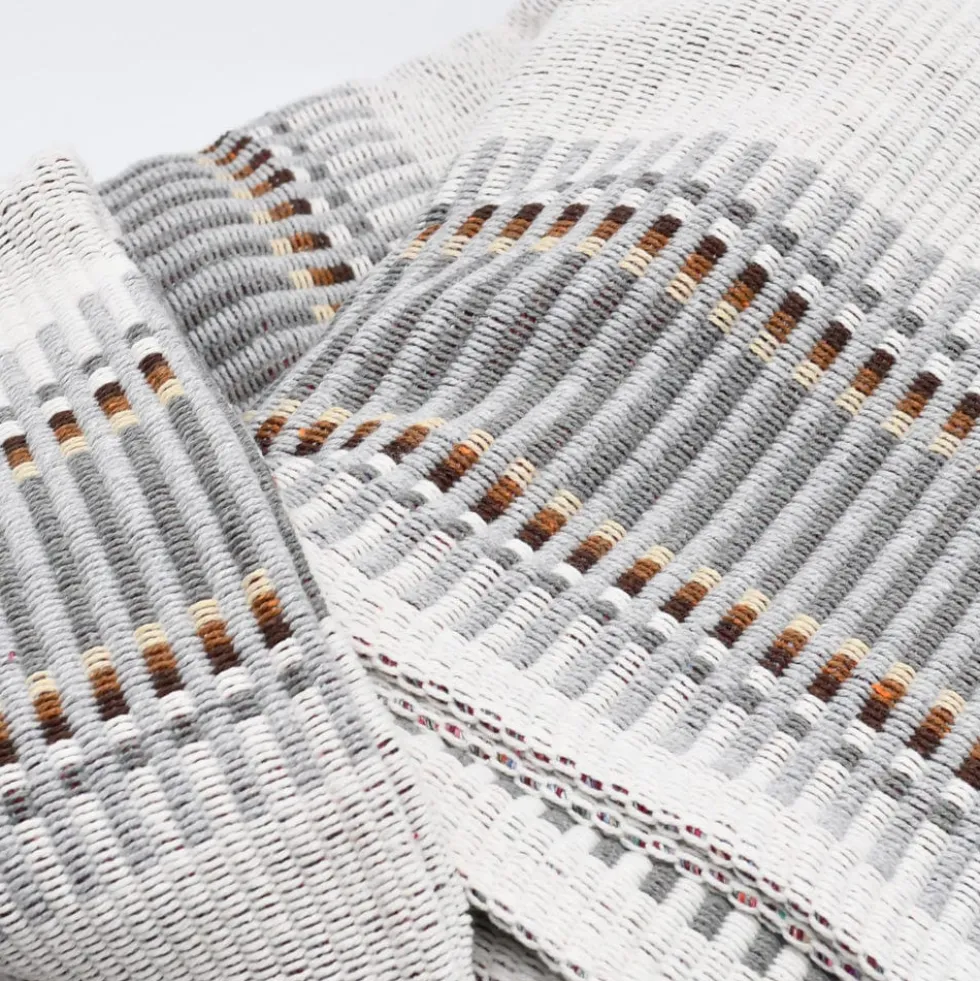 Plaid traditionnel à galon "Manta de Mira de Aire" - Gris