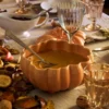 Soupière en grès en forme de citrouille