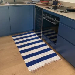 Tapis Artisanal rayé - Bleu. blanc