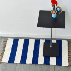 Tapis Artisanal rayé - Bleu. blanc