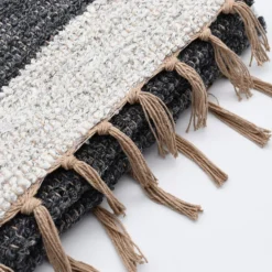 Tapis Artisanal rayé - Gris. noir