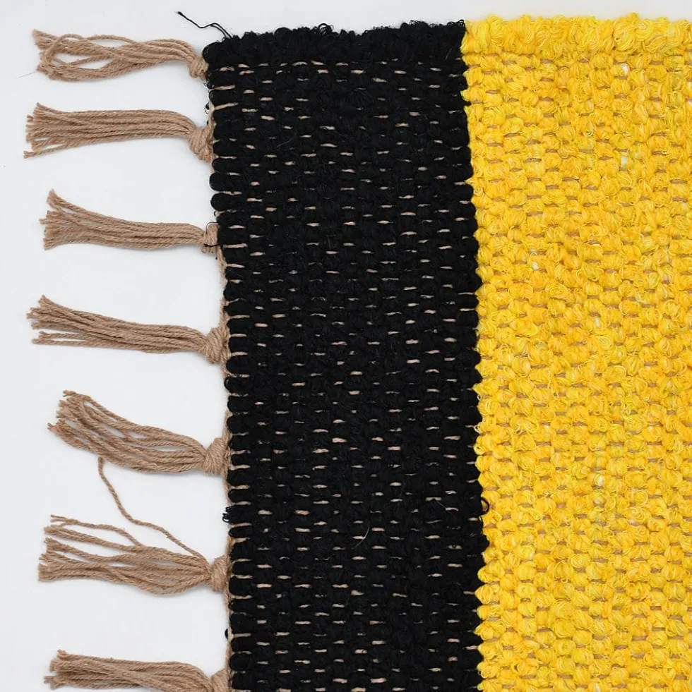 Tapis Artisanal rayé - Noir. jaune. beige