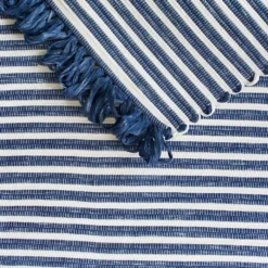 Tapis coton rayé bleu et blanc