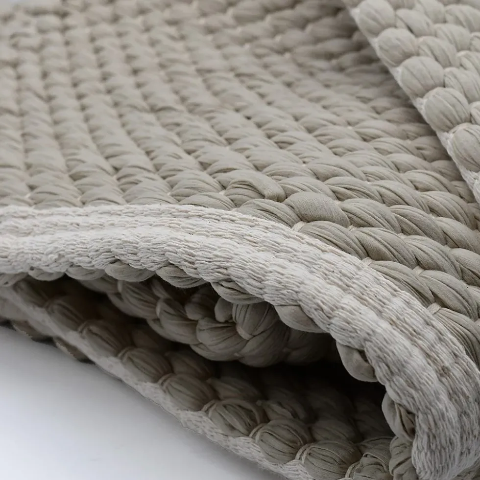 Tapis tressé en fibres recyclées - Beige