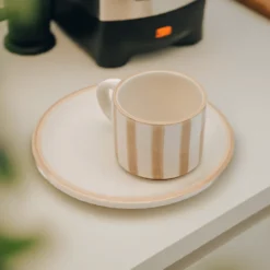 Tasse et sous-tasse rayés "Costa Nova Mar" - Moka