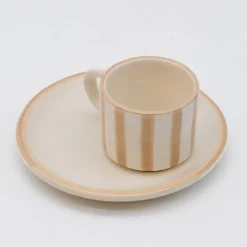 Tasse et sous-tasse rayés